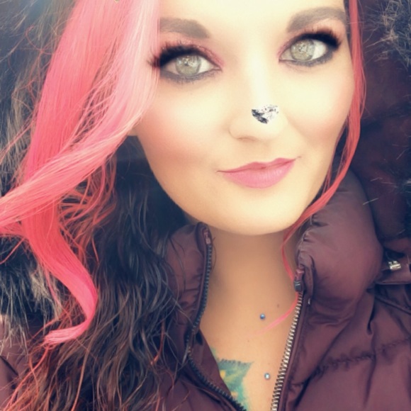 Meet your Posher, Toni W - Picture 1 of 7